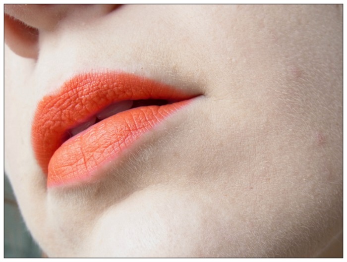 [Review] KIKO Velvet Mat – Satin Lipstick (Orange)