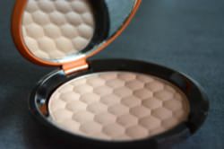 The Body Shop – HONEY BRONZE BRONZING POWDER 01