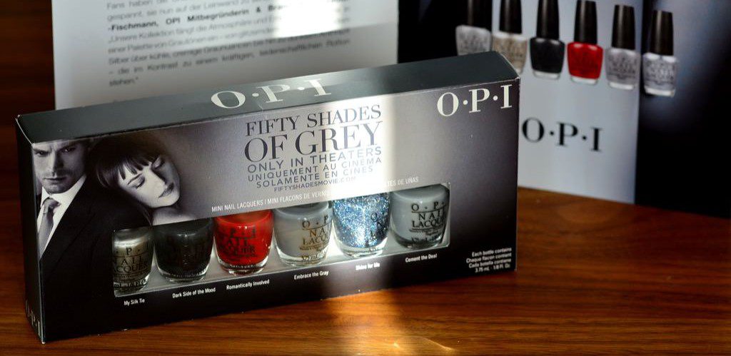Nails in bare Skin </br> OPI Fifty Shades of Grey