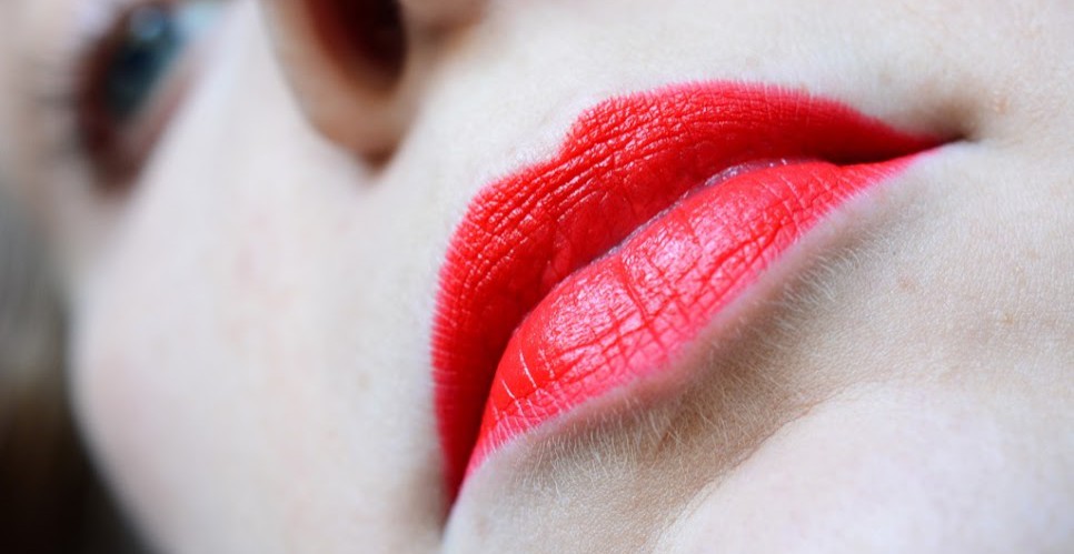 RE(A)D MY MIND  </br> – L’OREAL RED CORAL (115) –